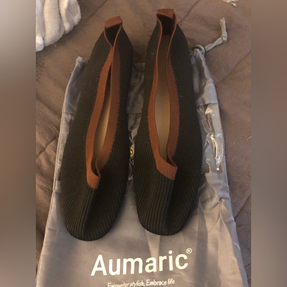 Like New! Black and brown Flats.. perfect for fall